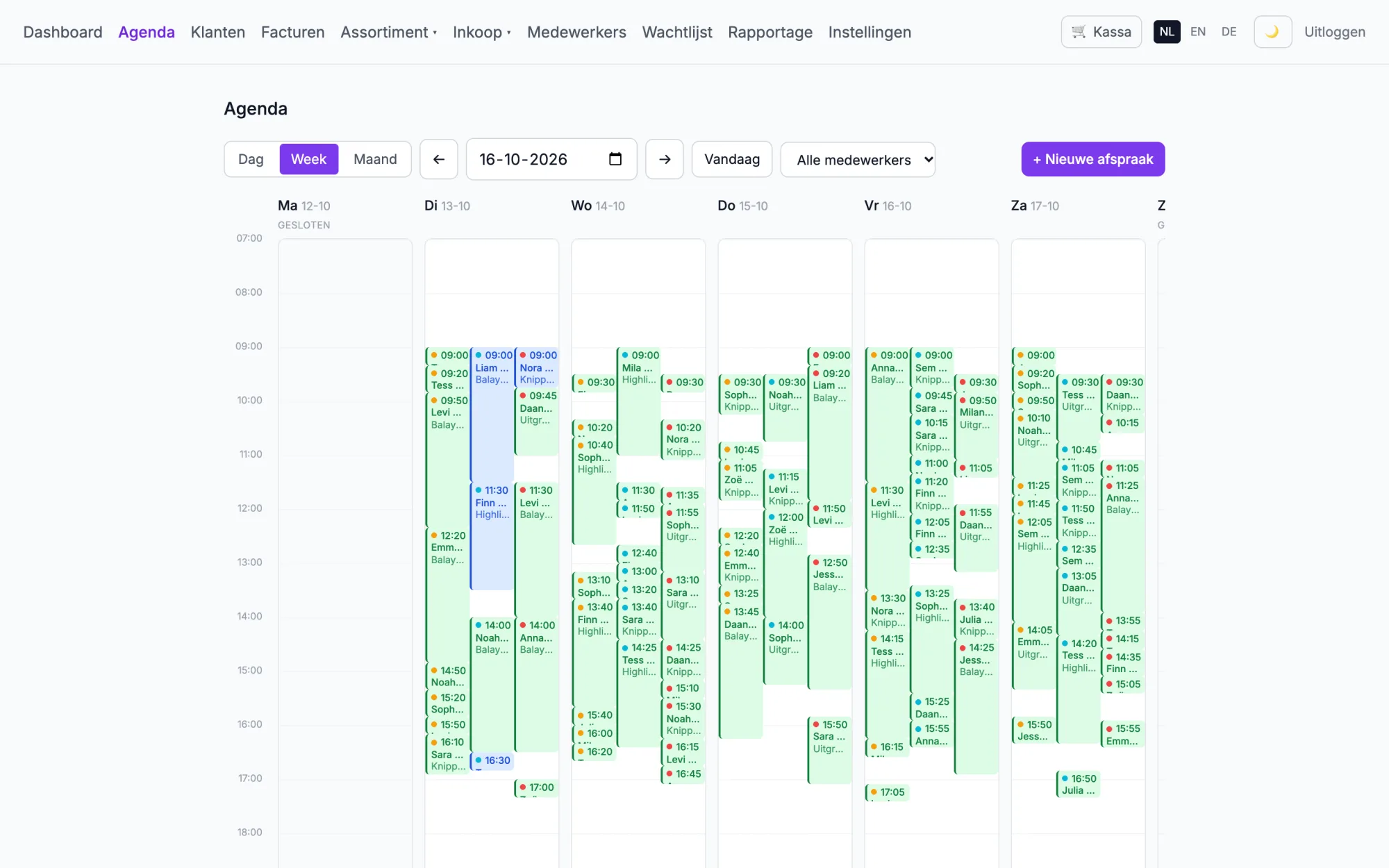 De weekagenda van Salonly in de browser, met de app ernaast op een iPhone